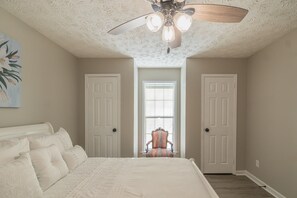 2 bedrooms, iron/ironing board, free WiFi