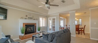 Welcoming Woodmere Wonder, WiFi, Pool & Parking