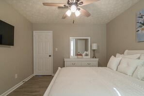 2 bedrooms, iron/ironing board, free WiFi