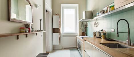 Fridge, oven, dishwasher