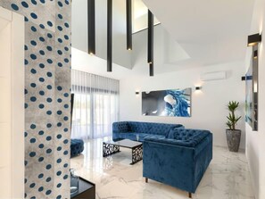 TV - Dots n' Stripes by Interhome (Fažana)