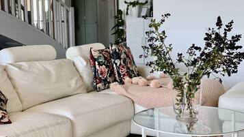 Villa, Multiple Beds | Living room