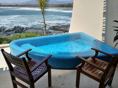 Magical Beachfront 2Bedroom 2Bath condo in Troncones, Mexico