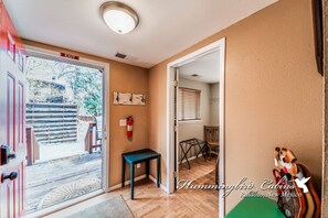 Interior - A Step Above: Cozy Cabin Retreat Near River & Midtown Ruidoso! (Ruidoso)