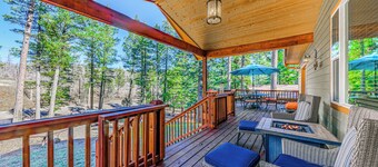 A rare "Spotted Owl" in the pine trees w/ hot tub & Pet Friendly!