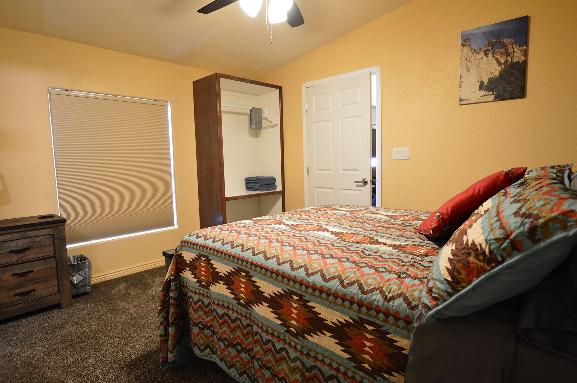 5 bedrooms, desk, iron/ironing board, WiFi (free)