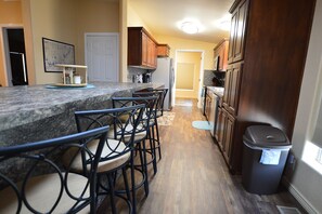 冰箱、微波炉、烤箱、炉灶