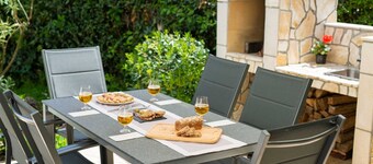 Holiday House Memento