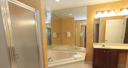 Gold crown condo 2 bedroom in Williamsburg, VA 5/30-6/6. Fits 6 people