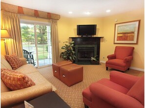 TV - Gold crown condo 2 bedroom in Williamsburg, VA 5/30-6/6. Fits 6 people (Williamsburg)