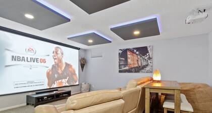 JENKINS RETREAT w/private hot tub & theater