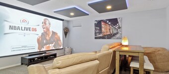 Jenkins Retreat-5BR/hot tub/theater, near TPC & National Sports Center