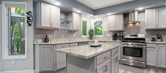 Jenkins Retreat-5BR/hot tub/theater, near TPC & National Sports Center