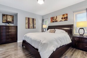 5 bedrooms, desk, iron/ironing board, travel cot