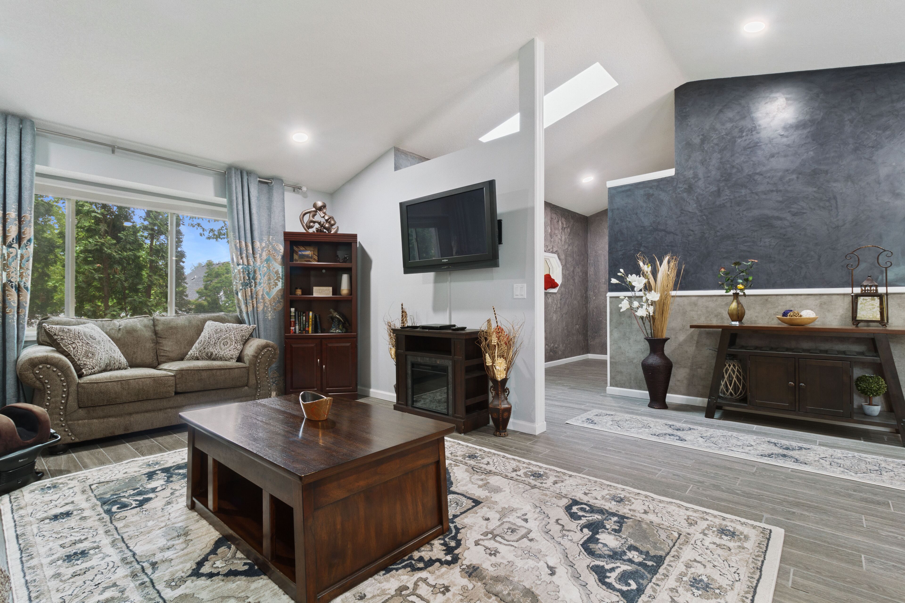 JENKINS RETREAT w/private hot tub & theater