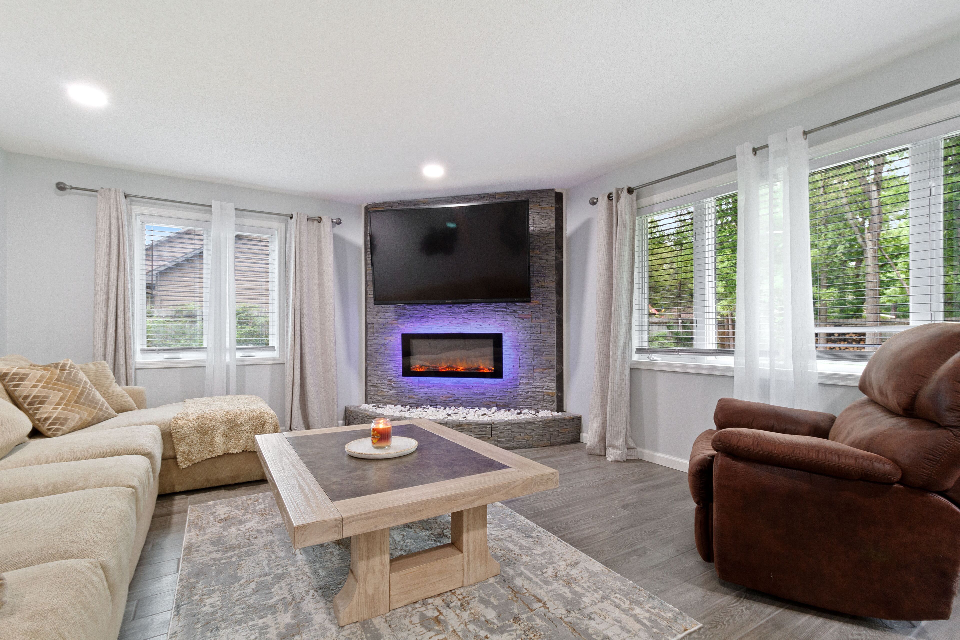 JENKINS RETREAT w/private hot tub & theater