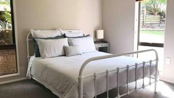 2 bedrooms, desk, iron/ironing board, free WiFi