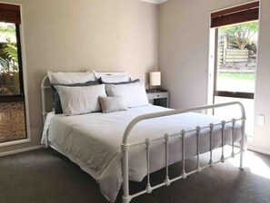 2 bedrooms, desk, iron/ironing board, free WiFi