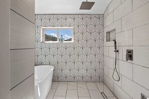 Shower, hair dryer, shampoo - Stunning Views, 10,000 Waves Nearby, Plaza 10 mins (Santa Fe)