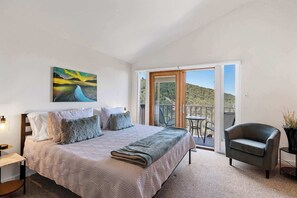 3 bedrooms, iron/ironing board, WiFi, bed sheets - Stunning Views, 10,000 Waves Nearby, Plaza 10 mins (Santa Fe)