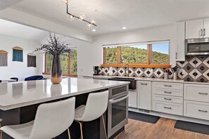 Fridge, microwave, oven, stovetop - Stunning Views, 10,000 Waves Nearby, Plaza 10 mins (Santa Fe)