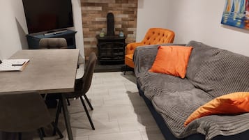 TV, fireplace, stereo