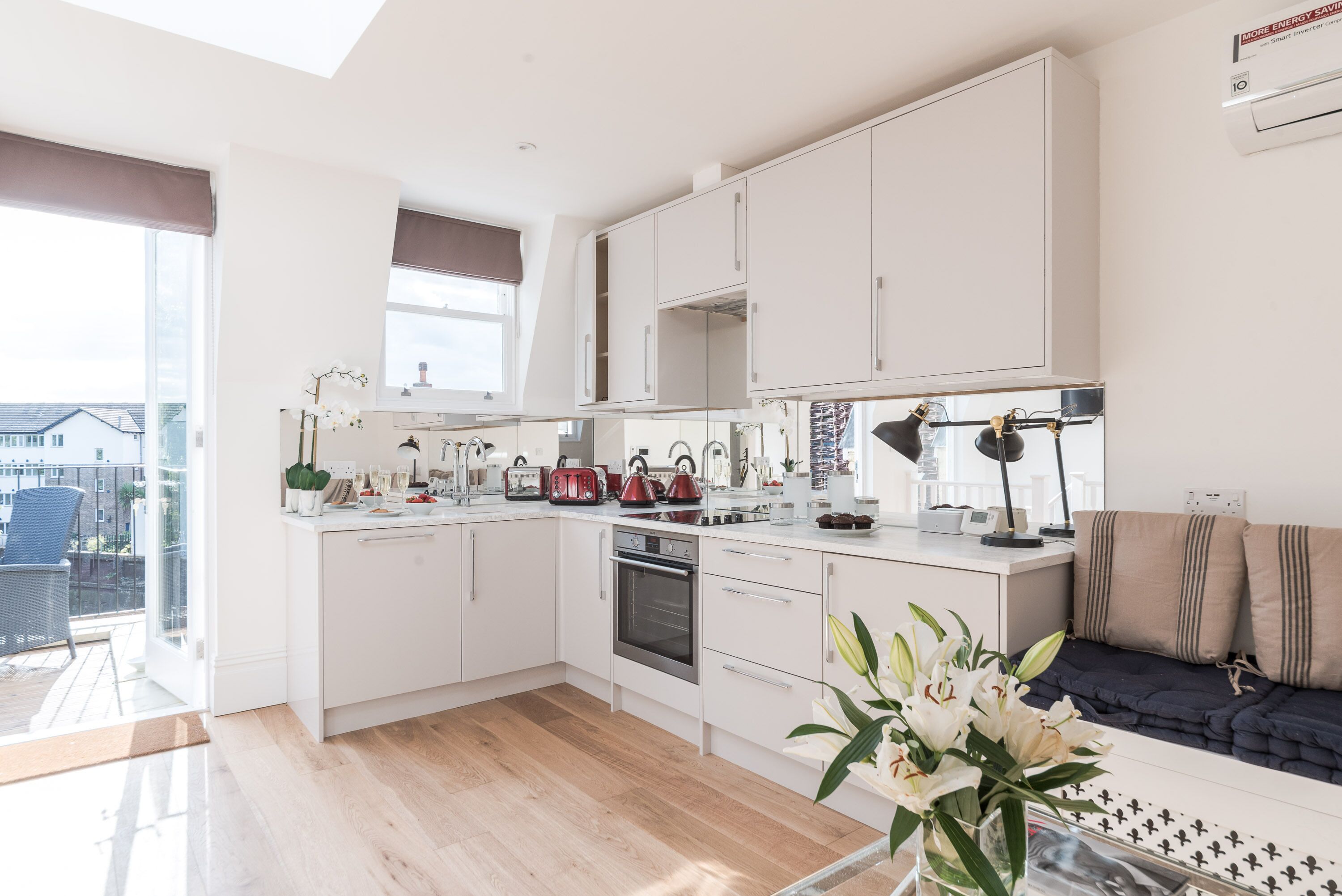 Luxury Flat with sw balcony in Fulham Broadway
