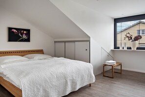 1 bedroom, free WiFi, bed sheets - Apartment "Ferienwohnung RosenRot am See" with a View of the Vineyard (Konstanz)