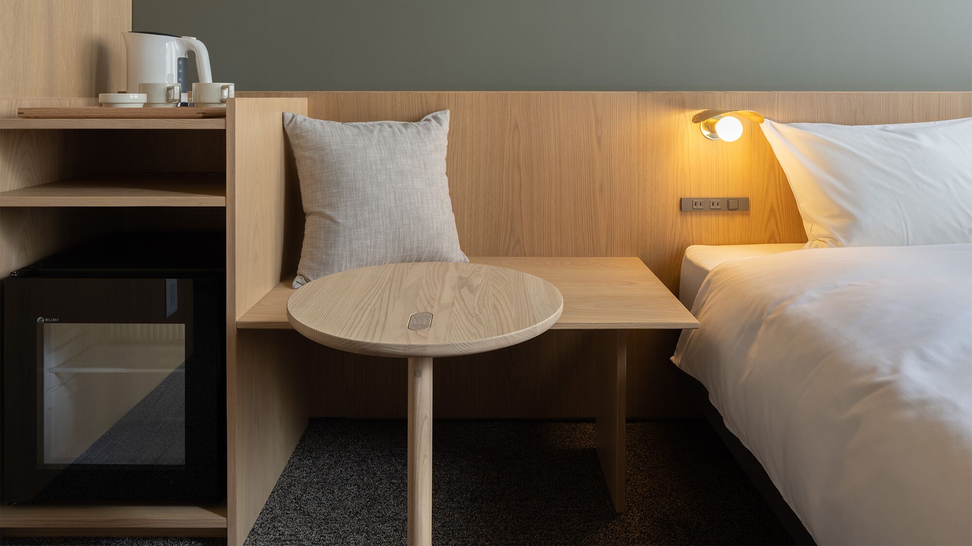 Desk, free WiFi, bed sheets