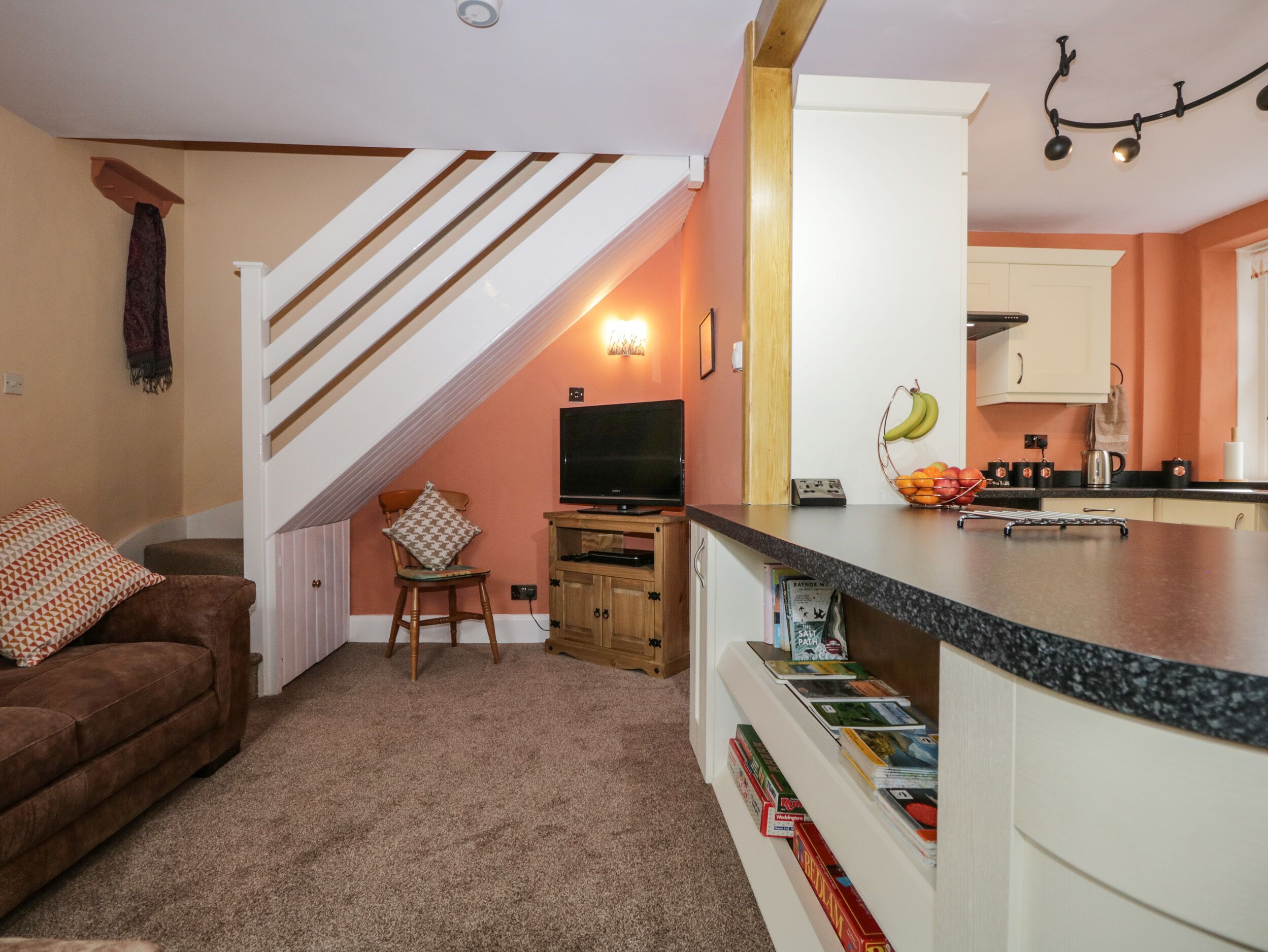 MOUNT PLEASANT COTTAGE, character holiday cottage in Lindale