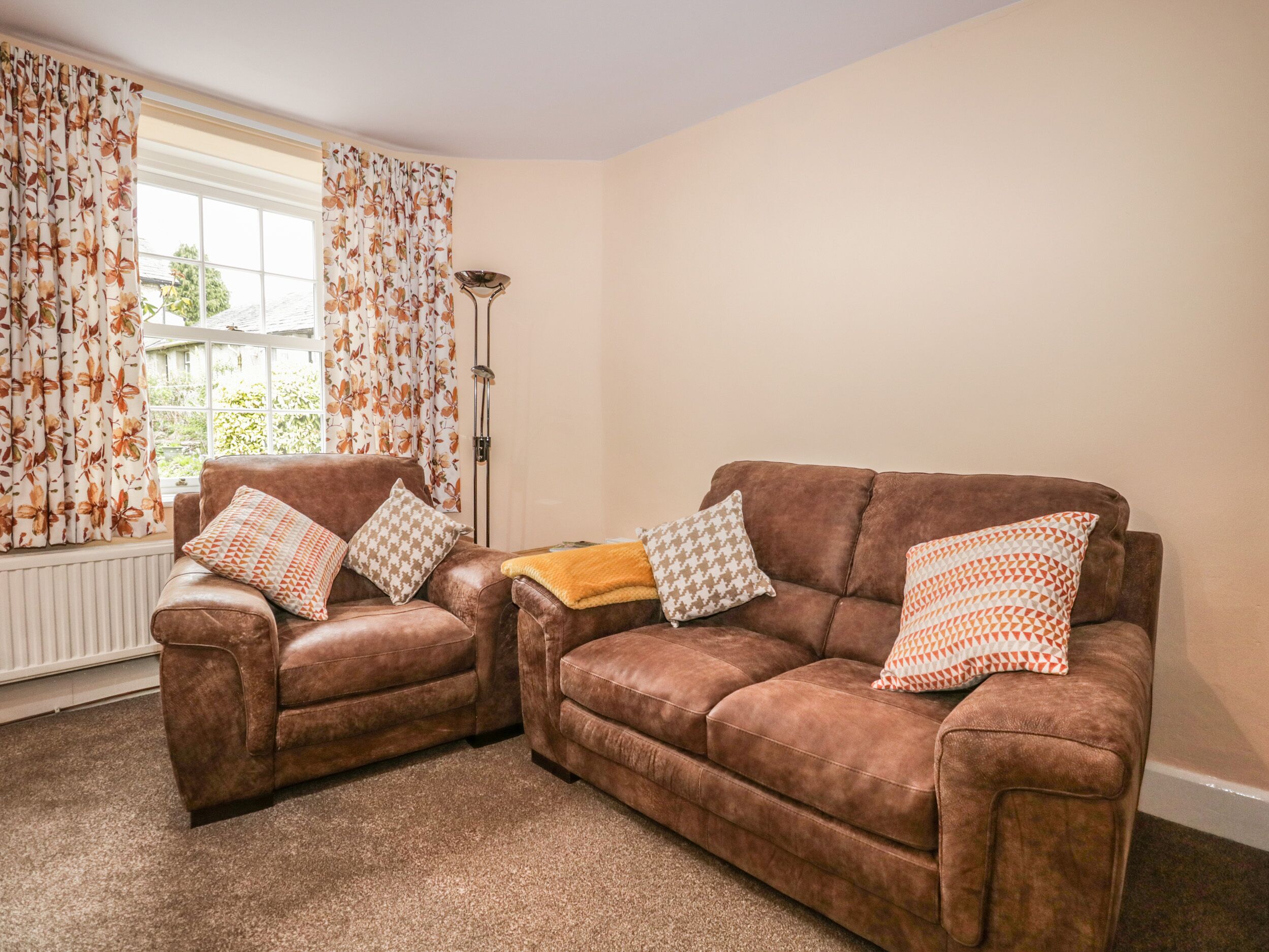 MOUNT PLEASANT COTTAGE, character holiday cottage in Lindale