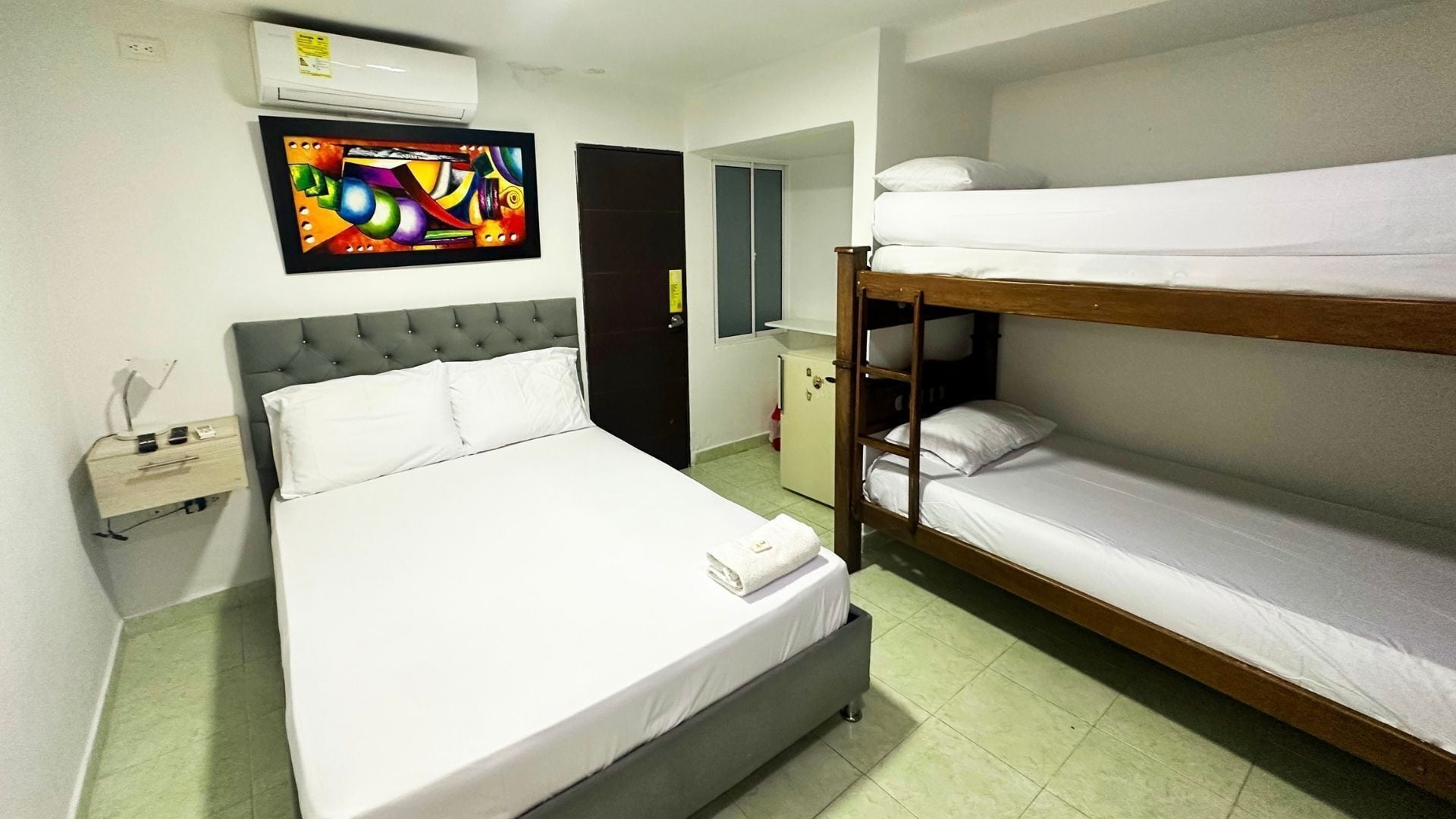 Habitación cuádruple estándar | Ropa de cama hipoalergénica, wifi gratis y ropa de cama 