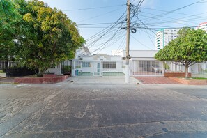 숙박 시설 정면