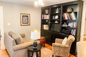 Interior - Stay at Lux Red Door Gem with 3 Parking Spots (Annapolis)