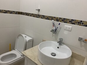 Bathroom - The White House in Gulabo (Santiago de los Caballeros)