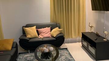 Nhà Cao cấp, 3 phòng ngủ, không hút thuốc, quang cảnh sân vườn | Khu phòng khách