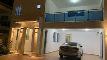 Mặt tiền nơi lưu trú