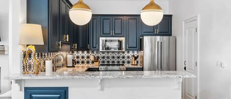 Fridge, microwave, stovetop, dishwasher