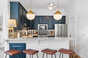 Fridge, microwave, stovetop, dishwasher