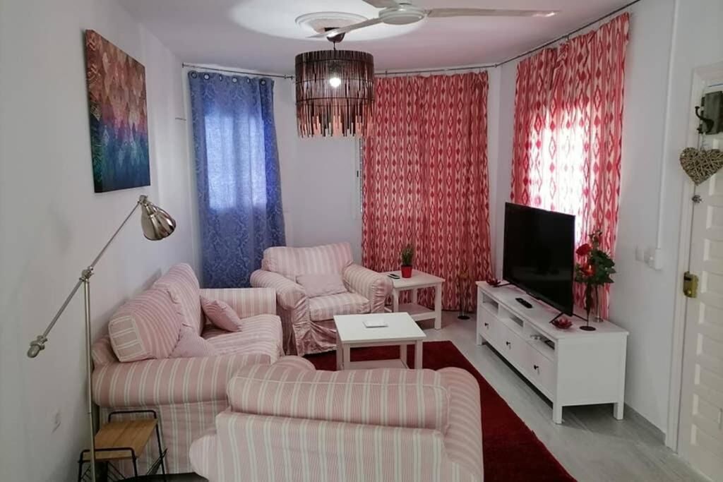 Casa Maruja en Cútar con jacuzzi y Wifi fibra 300 Mb