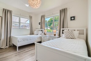 4 bedrooms, desk, iron/ironing board, free WiFi