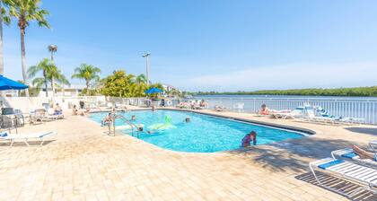 Little Harbor Gem | Water Views, Pet-Friendly & Close to Dining