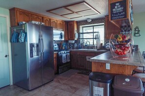 Private kitchen - Clear Lake Casa Near Clear Lake State Park and Mount Konocti (Kelseyville)