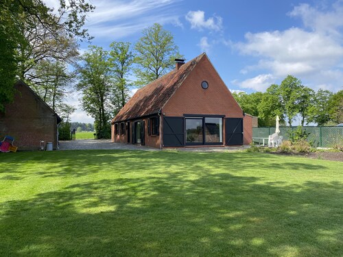 Ferienhaus inmitten von Wald und Wiese