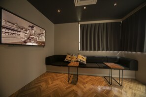 Coin salon dans le hall