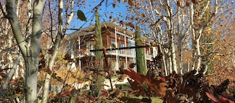Luxueuse maison moderne, jardin paysagé, entre lac et montagne