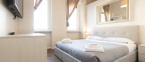 2 bedrooms, iron/ironing board, WiFi