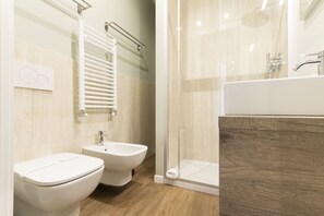Shower, bidet, towels - Via Torino Apartment 1 (Milano)