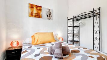 3 slaapkamers, een strijkplank/strijkijzer, gratis wifi, beddengoed