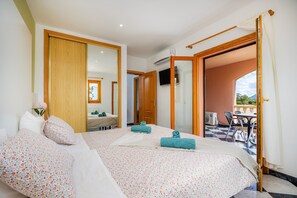 5 bedrooms, iron/ironing board, free WiFi, bed sheets